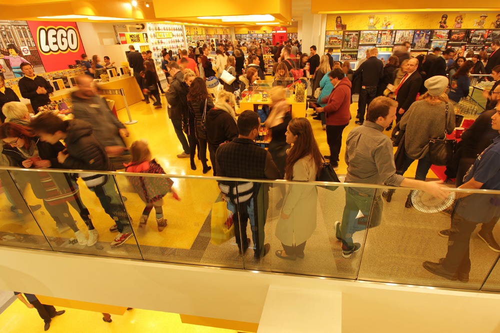 World’s largest Lego store constructed in three minutes